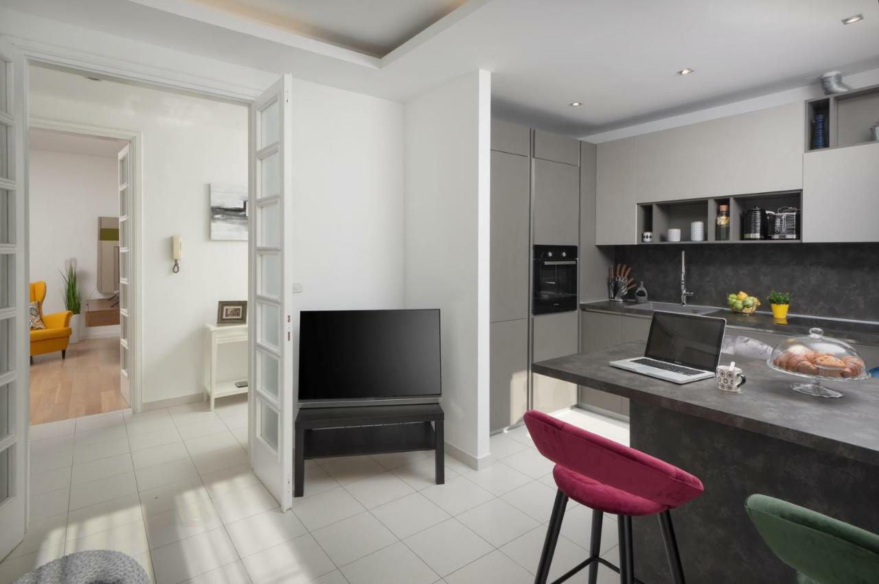 Carducci Apartment - Center Pula Bagian luar foto
